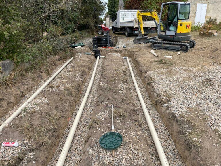 Tranchées techniques pour réseaux et assainissement avec pose de gaines et raccordements - Chantier réalisé en Sud-Gironde